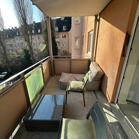 Διαμέρισμα Living In The Heart Of Kreuzviertel! *